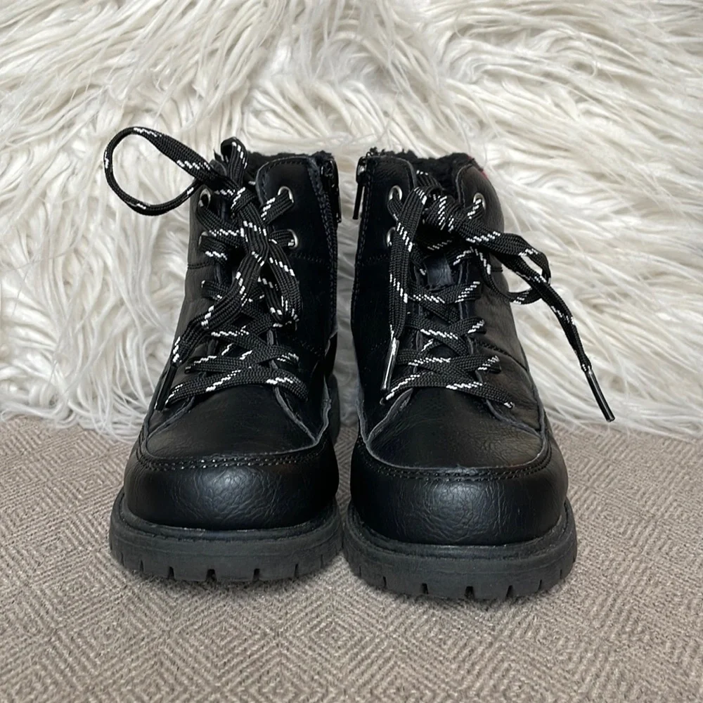Carters Boots‎